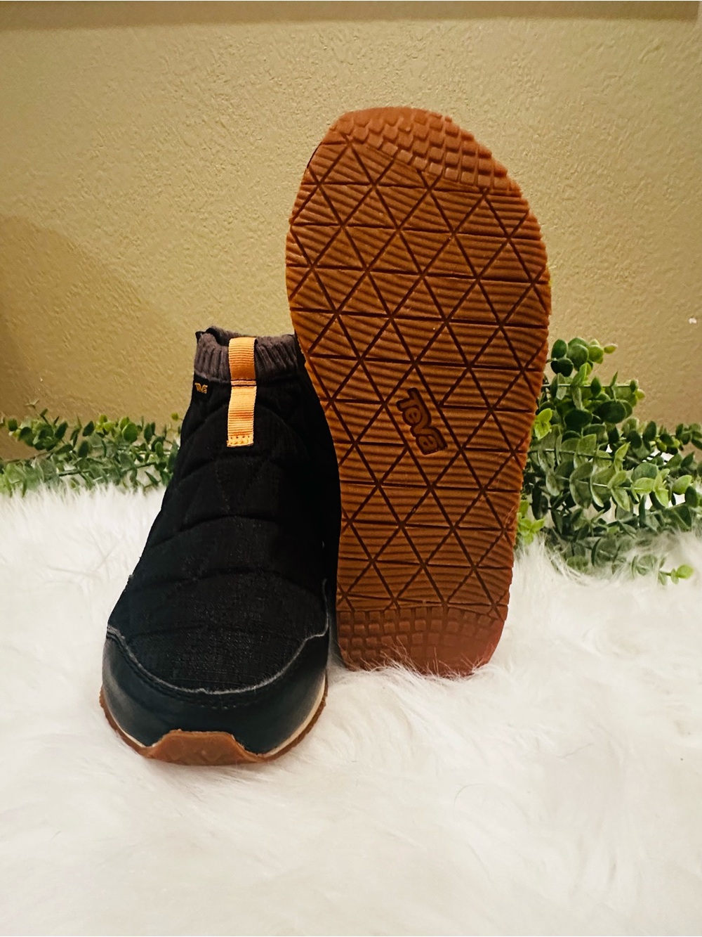Teva Ember Womens Size 5 Black Quilted Slip-On Ankle Boots | Cozy Outdoor Shoes - Picture 13 of 14